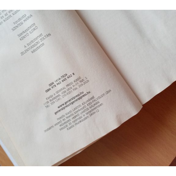 Tana French: Szellemház Tana French: Szellemház
